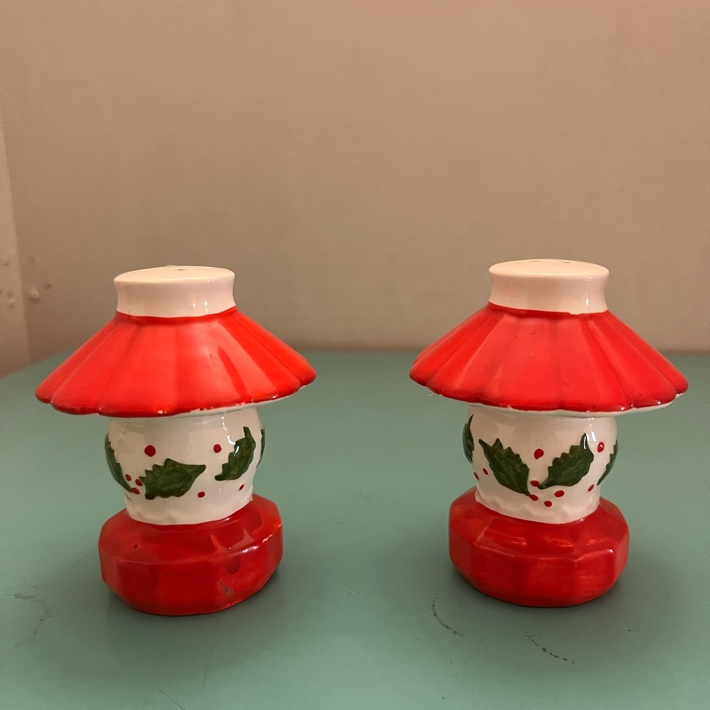 INARCO Japan Holly Berry Christmas Lantern Salt & Pepper Shakers